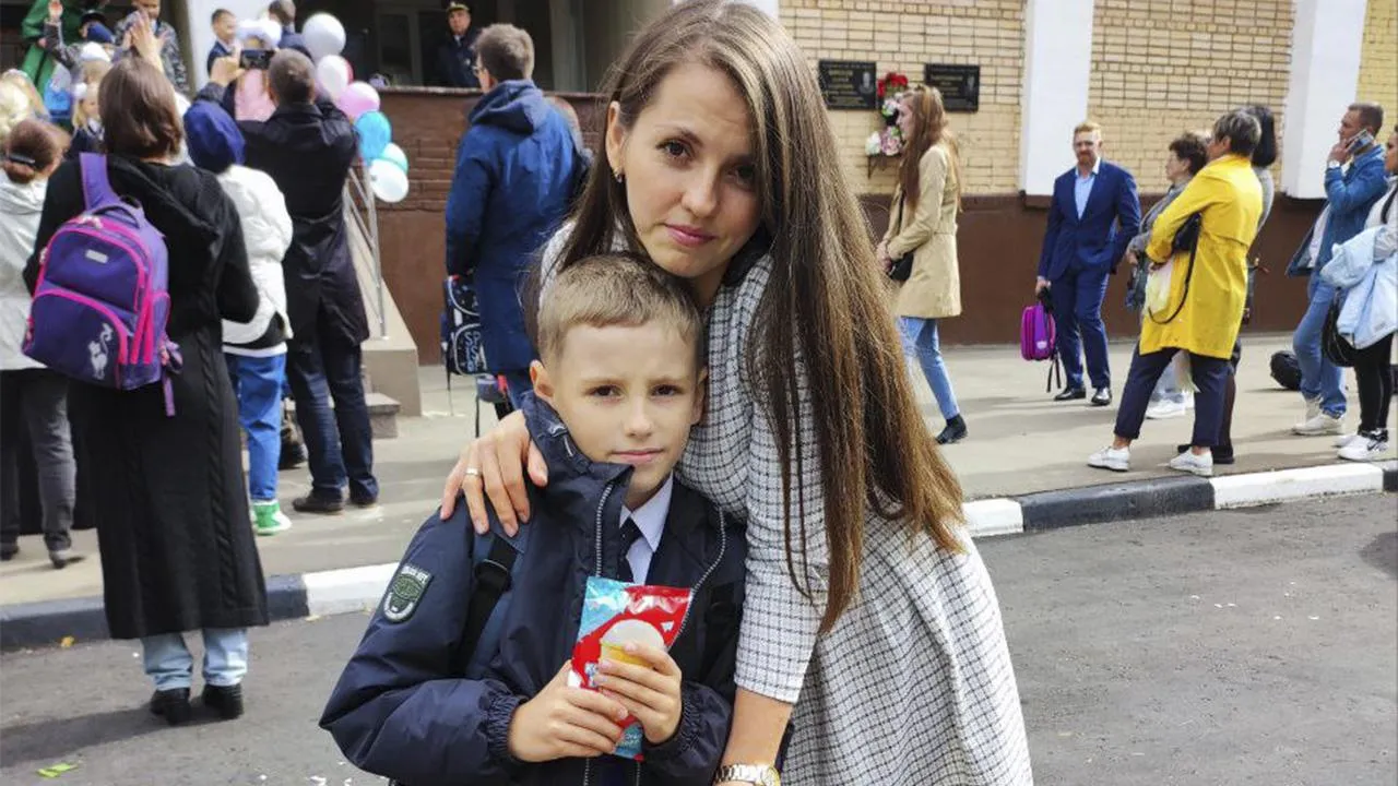 Жена артиллериста из Подмосковья, награжденного Георгиевским крестом, молится о его возвращении