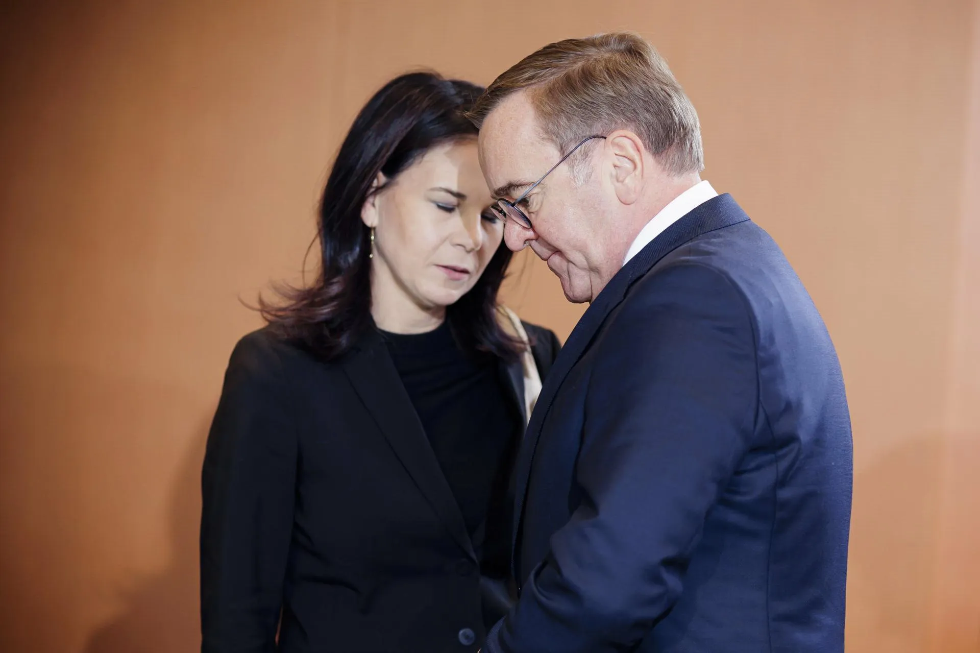 Сопредседатель партии «Союз 90/Зеленые» Анналена Бербок и глава Минобороны ФРГ Борис Писториус. Ute Grabowsky/Photothek Media Lab