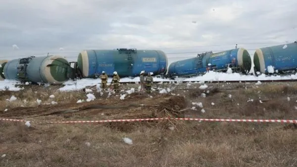 Во Владивостоке сошли с рельсов пять цистерн с мазутом