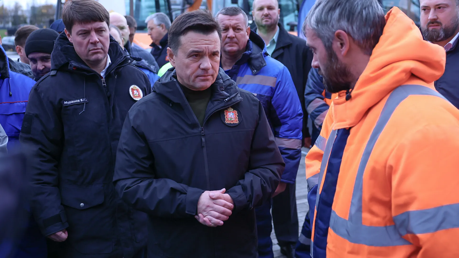 Андрей Воробьев передал первые машины коммунальной спецтехники представителям муниципалитетов