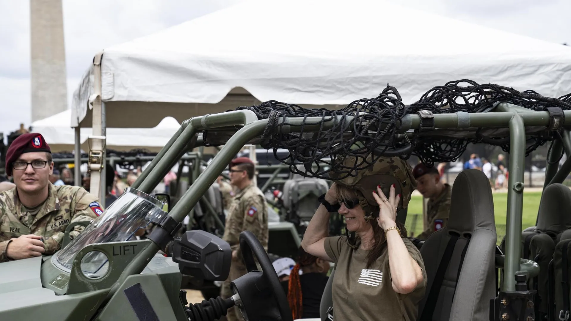 Andrew Thomas — CNP/ Consolidated News Photos