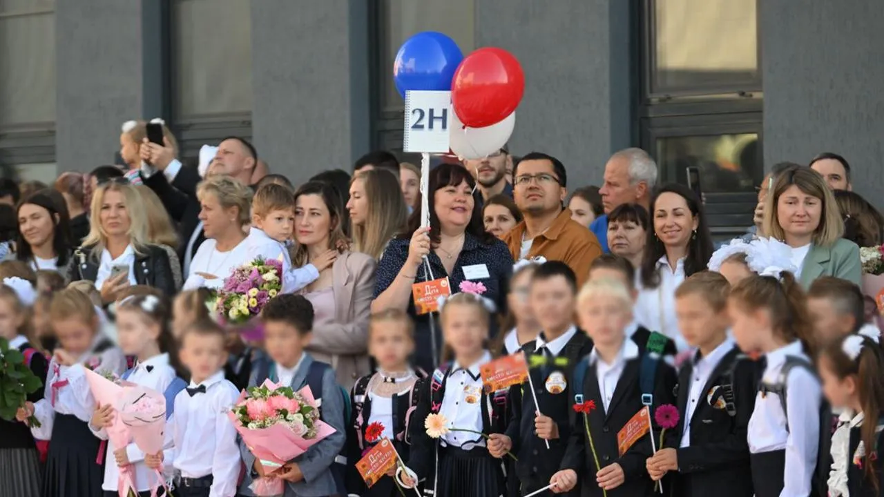 «Неполезно для детской психики»: выяснилось, когда 1 сентября наносит травму первокласснику