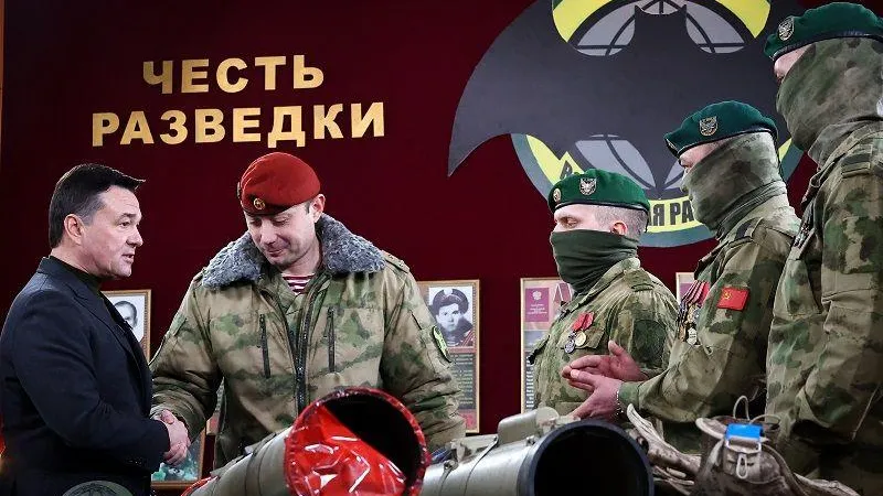 Андрей Воробьев поздравил командира Софринской бригады с присвоением звания Героя России