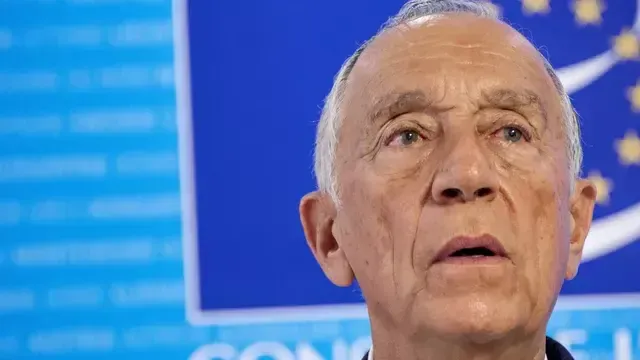 Президент Португалии Соуза упал в обморок во время беседы со студентами