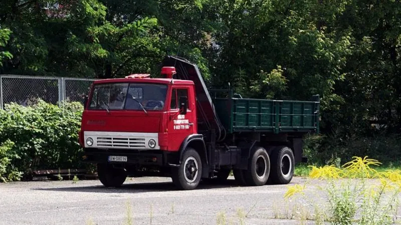 КамАЗ за 1,6 млн угнали в Яхроме пока водитель спал