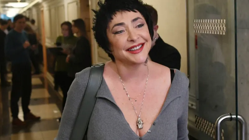 «Работать, а не лежать на диване»: Лолита Милявская рассказала, что должен делать ее мужчина
