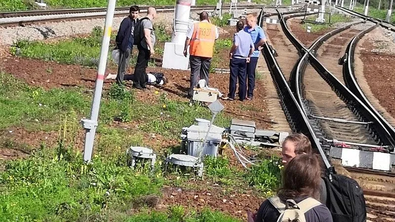 Поезд насмерть сбил девушку в наушниках на станции Львовская в Подольске