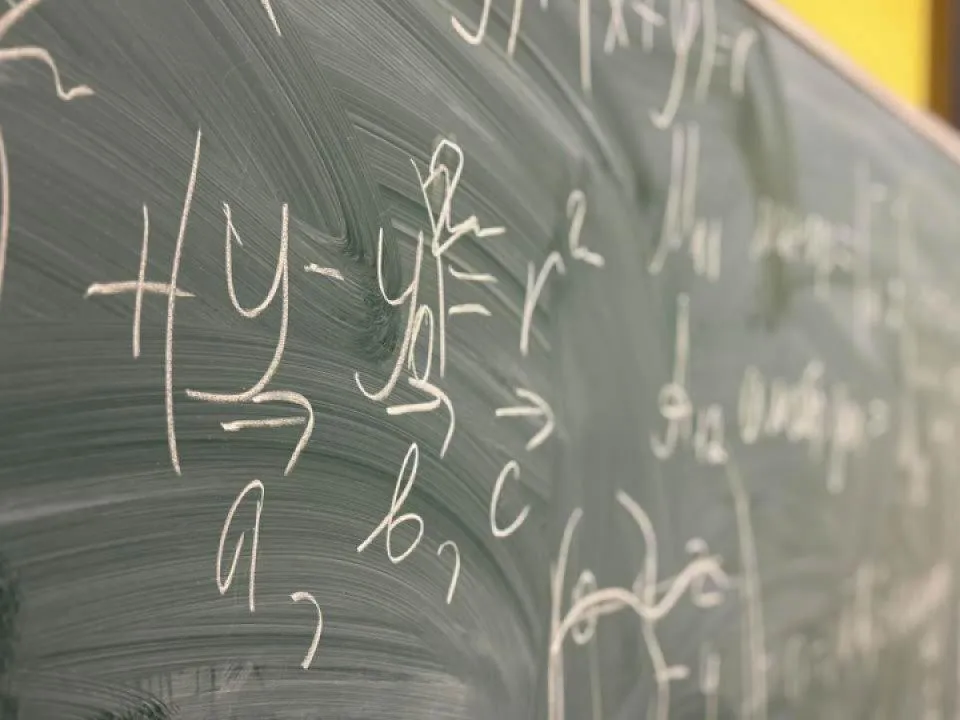 Сколько москвичи тратят на репетиторов к ЕГЭ в 2026 году: цены, предметы и тренды