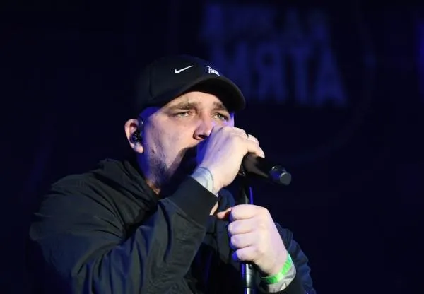 Рэп-исполнитель Василий Вакуленко (Баста) на музыкальном фестивале «Дикая Мята» в Тульской области