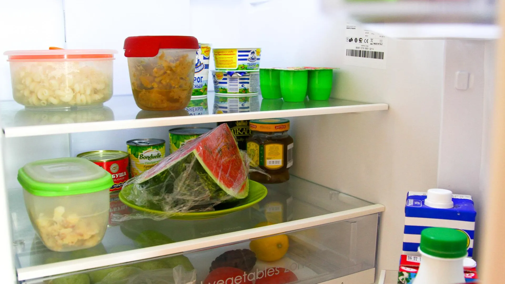 Нутрициолог Кузина перечислила продукты, которые запрещено хранить в холодильнике