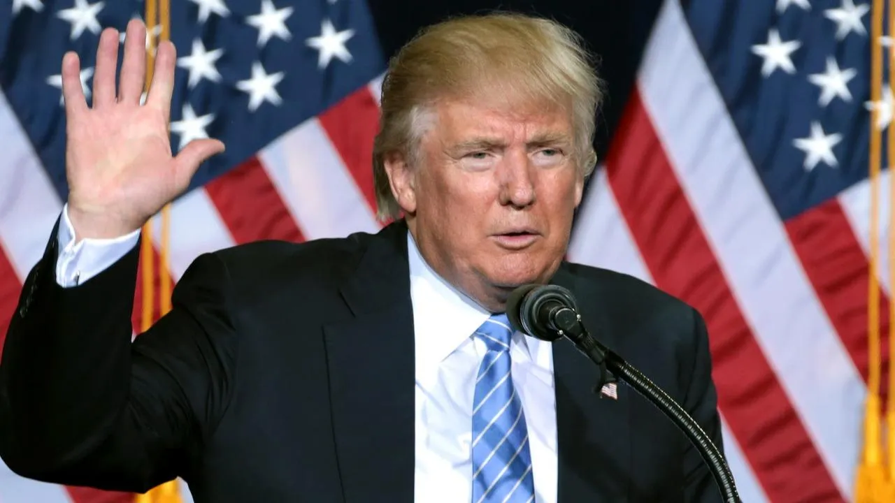 AP: Трампа ошарашило решение о приостановке военных поставок Украине