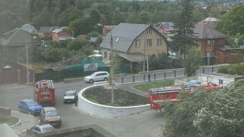 Десять спецмашин приехало на тушение пожара в Сергиевом Посаде