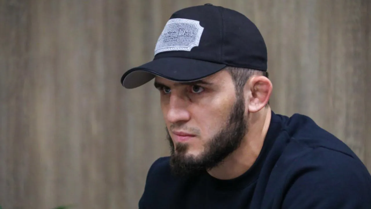 UFC может отобрать чемпионский пояс у Ислама Махачева