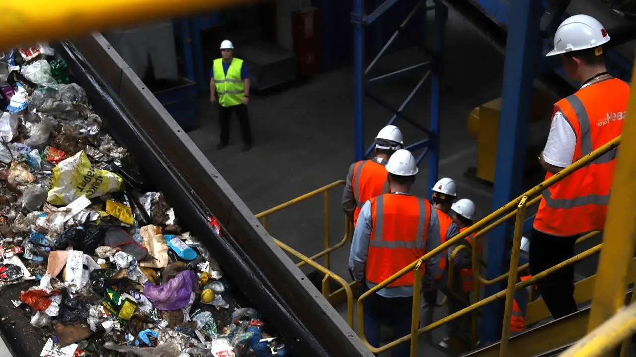 Находка ноября: необычную голову нашли на комплексе по переработке отходов в Подмосковье