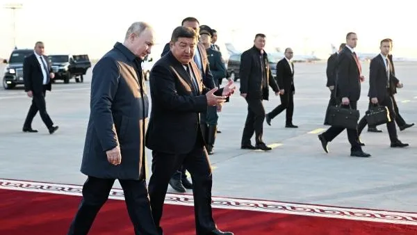 Владимир Путин прилетел в Киргизию
