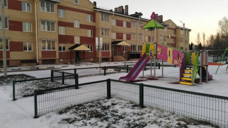 Дом для переселенцев из аварийного жилья построили в Краснозаводске