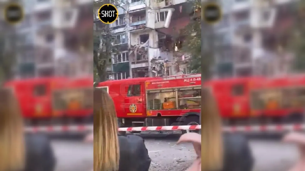 Ребенка с матерью достали спасатели из-под завалов разрушенного взрывом дома в Балашихе