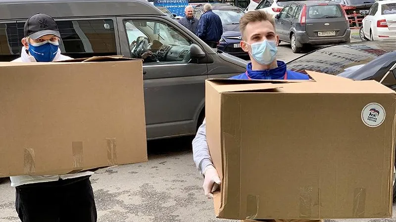 Более 16 тысяч сладких подарочных наборов доставили медикам Подмосковья в ходе акции «Спасибо врачам»