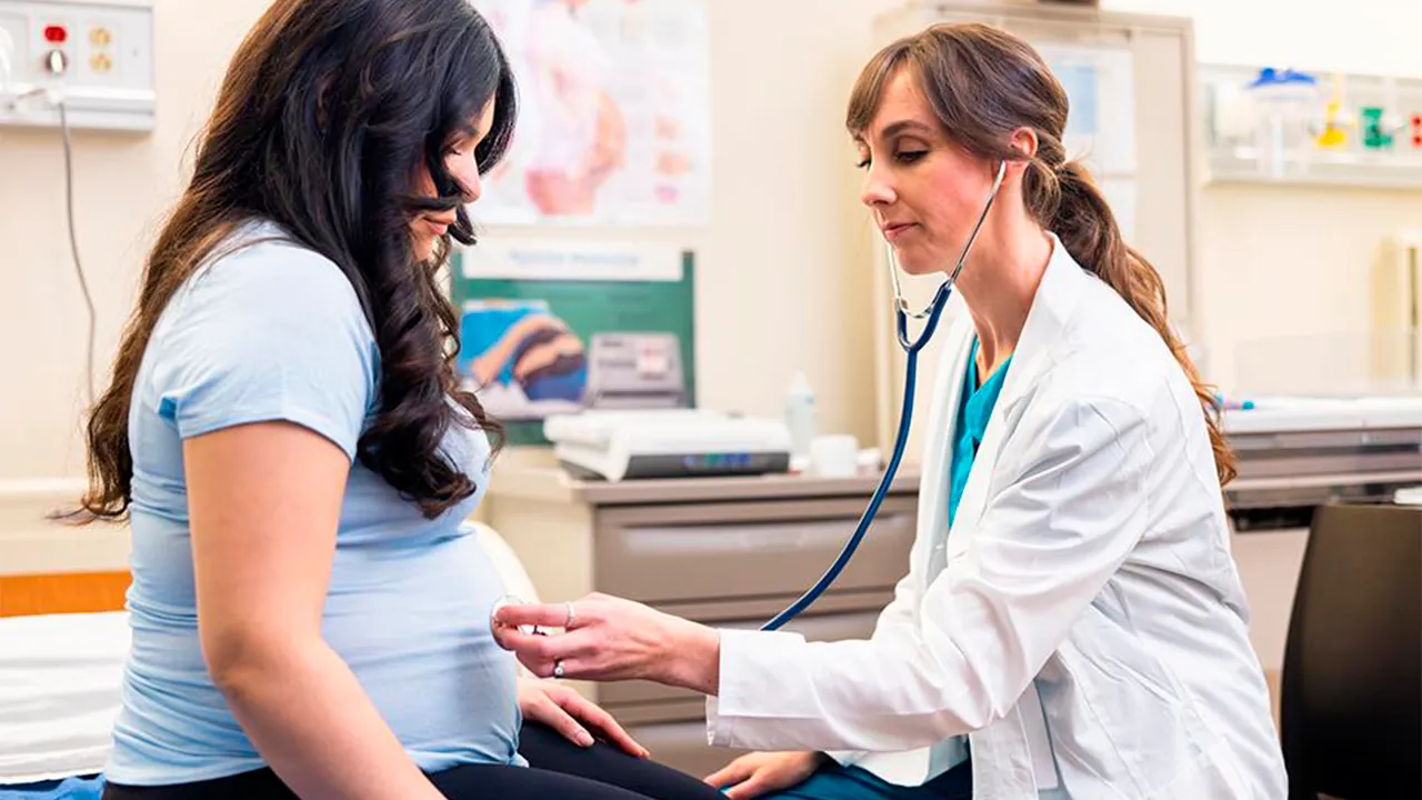 istockphoto.com/adamkaz