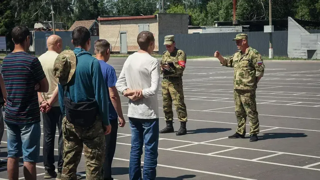 Более пяти тысяч человек уже обратились в пункт отбора контрактников в Подмосковье