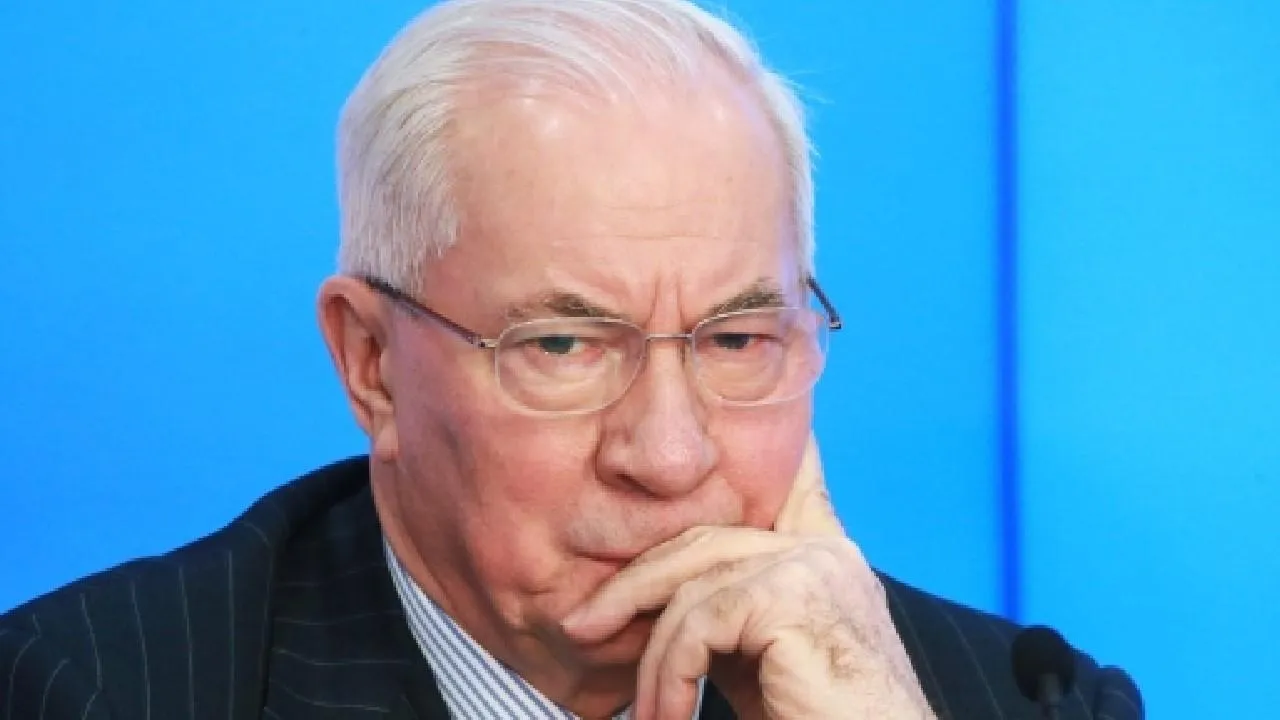Экс-премьер Украины Азаров считает, что затяжной конфликт добьет ее экономику