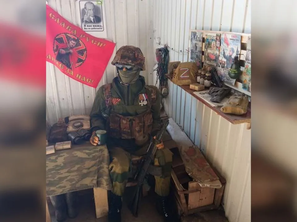 «Награды выполнены из банки от колы»: умелец создал экспозицию, посвященную СВО