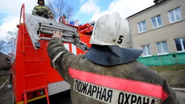 В Петербурге загорелась крыша детского сада