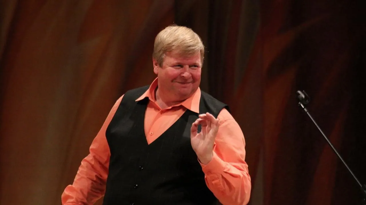 кадр из видео телепрограммы «Кривое Зеркало»