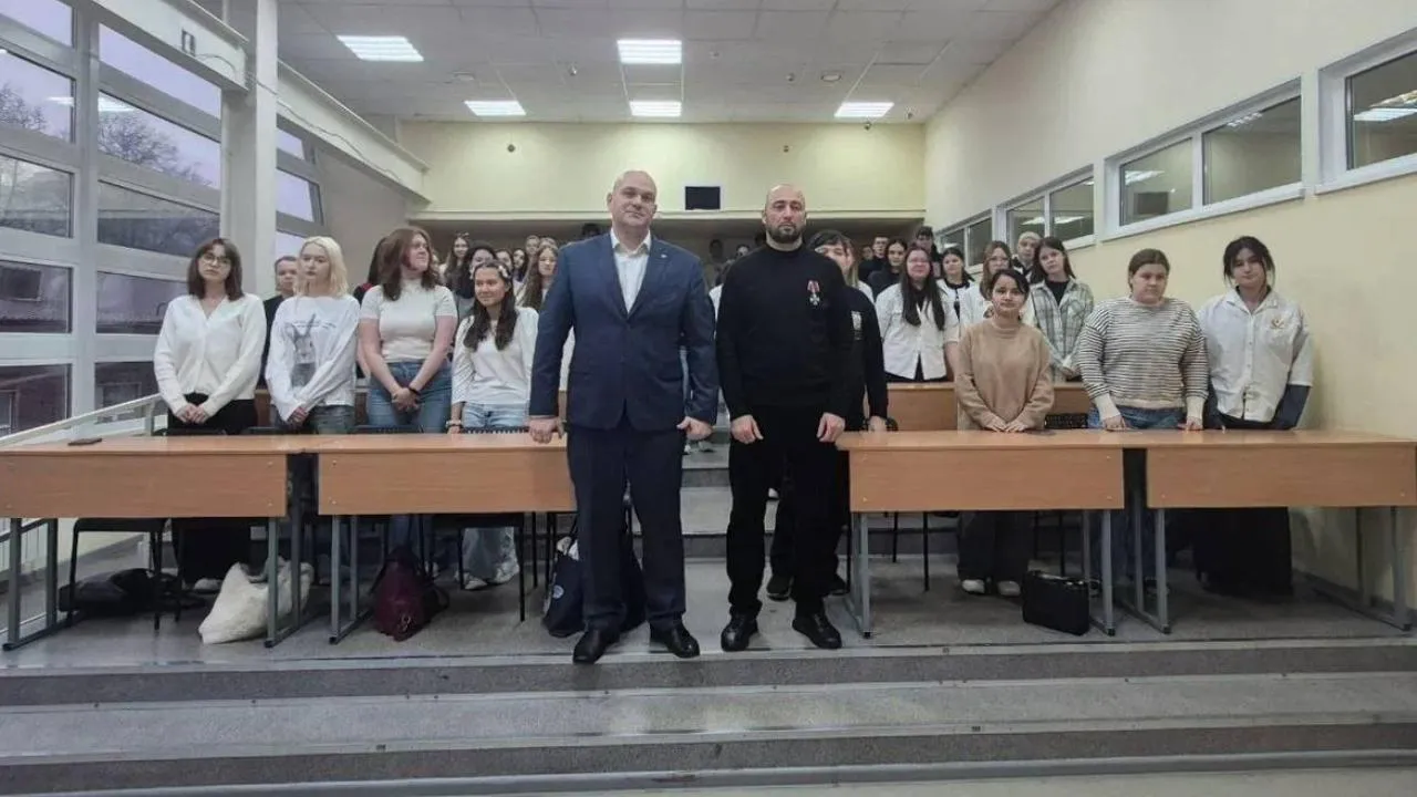 Урок мужества прошел в колледже «Знание» в Подольске