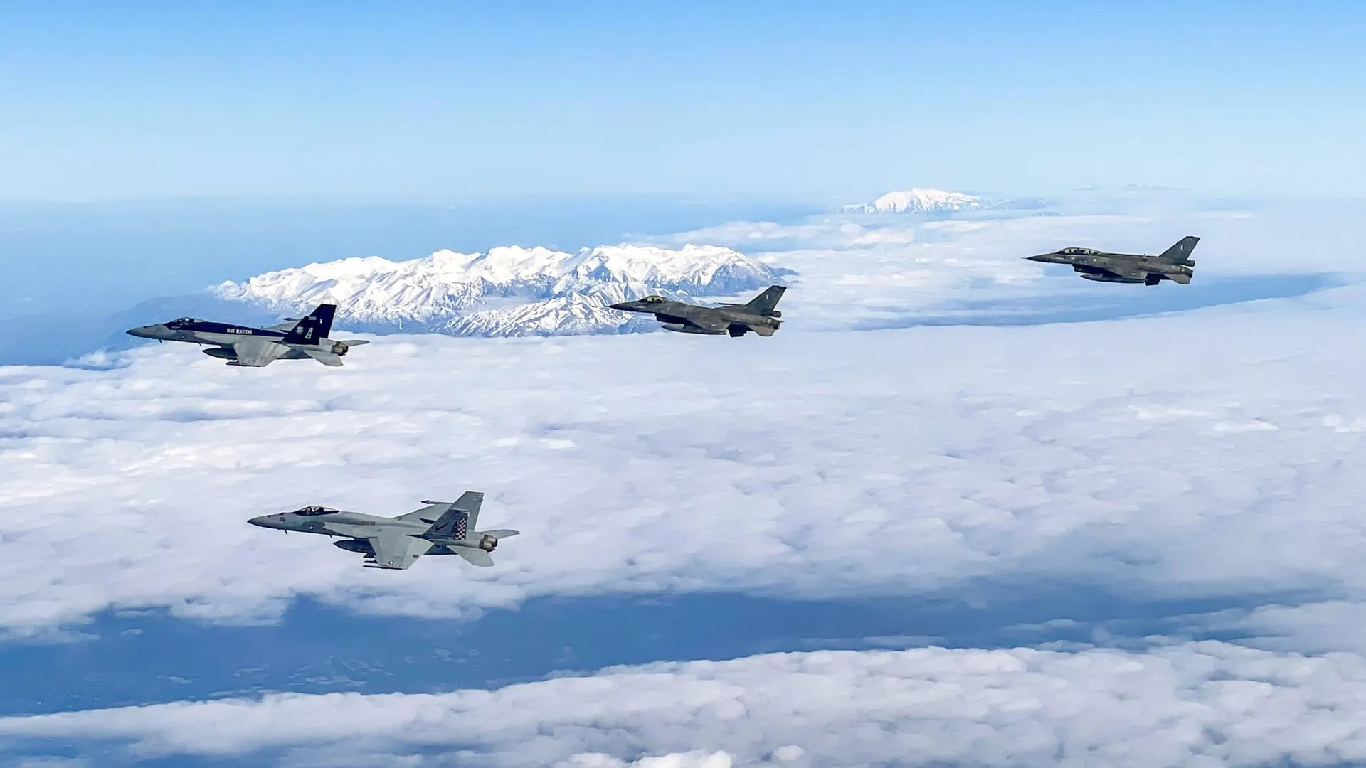 U.S. Navy photo/Keystone Press Agency