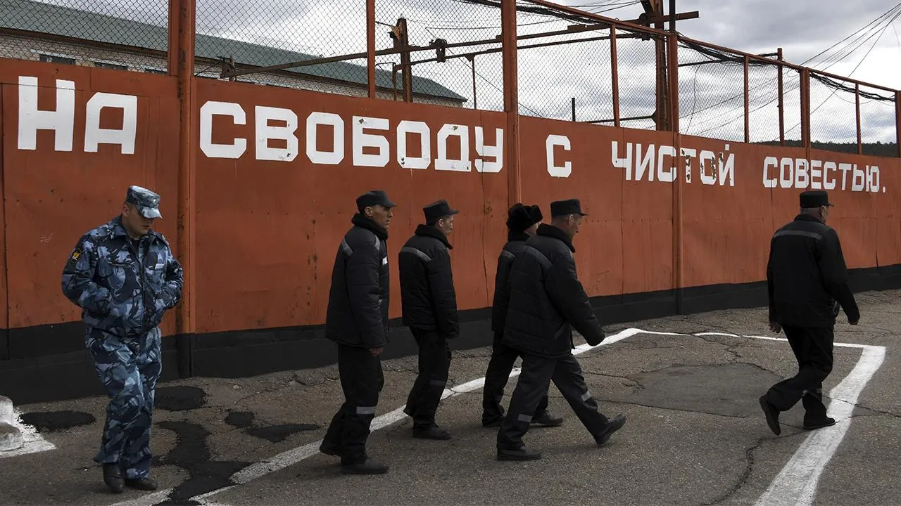 «Срубит бабла — им отдаст»: изнасилованный сокамерниками педофил попросил компенсацию
