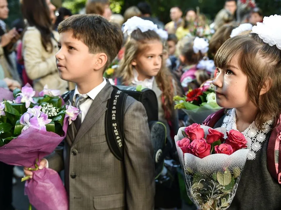 Собираем букет на 1 сентября: топ-7 лучших цветов учителю, которые простоят долго