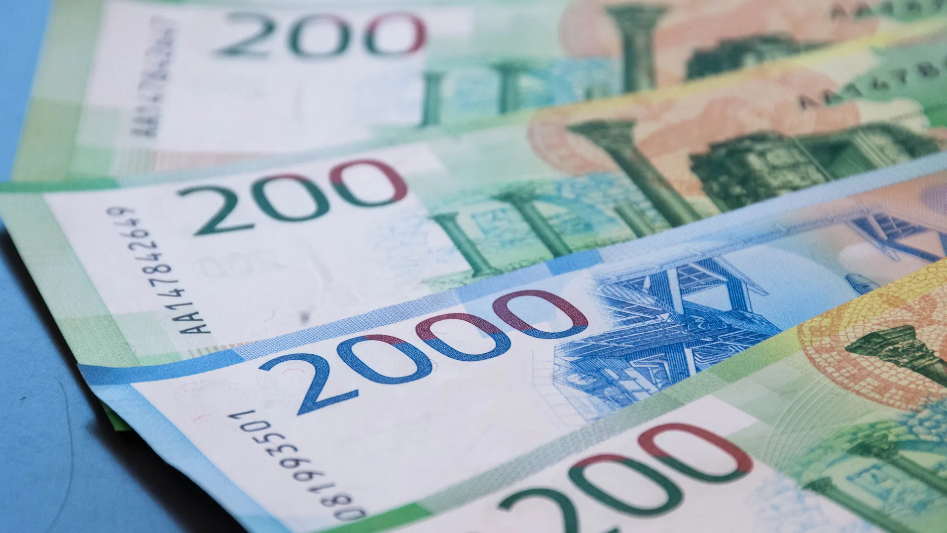 Новые купюры номиналом 200 и 2000 рублей