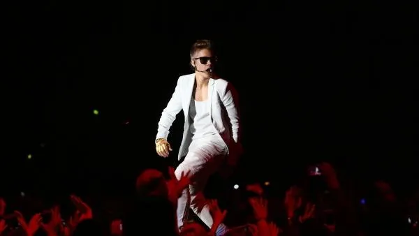 Джастин Бибер потанцевал с детьми под свою песню