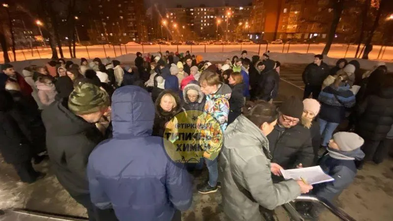 Выпускники химкинского лицея пришли поддержать учительницу, которую могут посадить из-за поножовщины
