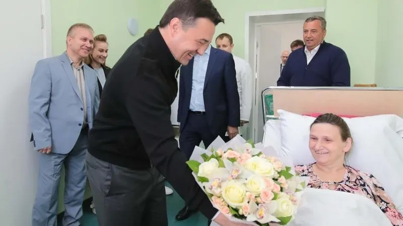 Специальная программа. Губернатор вручил жилищный сертификат многодетной семье в Люберцах