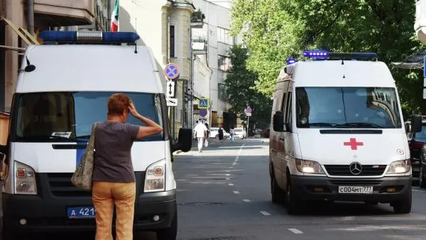 В Санкт-Петербурге девушке пробили голову предметом, выброшенным из окна