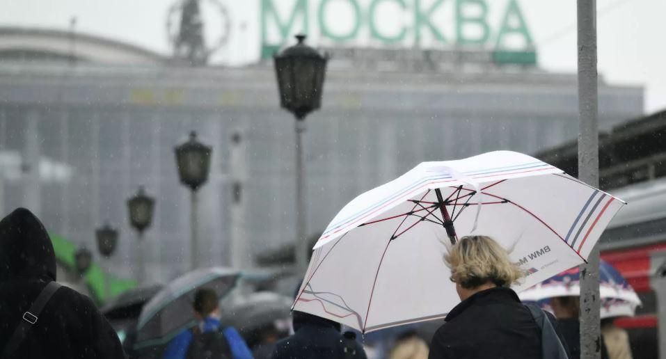 В Подмосковье водитель вынес на руках пассажиров затопленной маршрутки