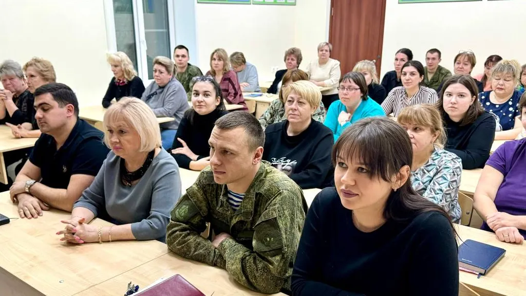 Фото: телеграм-канал Олега Жолобова / Встречи представителей власти с жителями округа проходят на регулярной основе