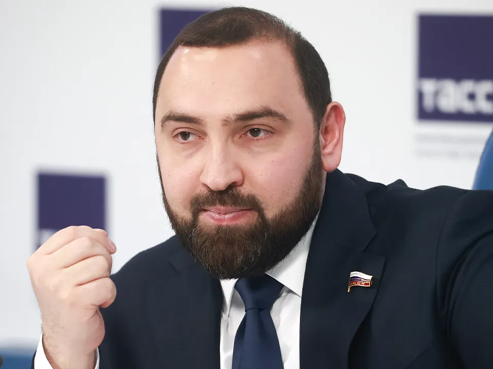 «Ведут себя паскудно»: в Госдуме считают, что блогеров стоит серьезно наказывать