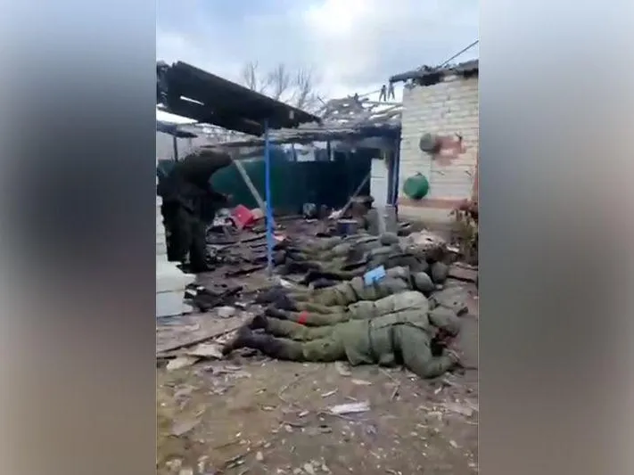 В расстреле российских пленных могли участвовать уголовники – мнение военного эксперта