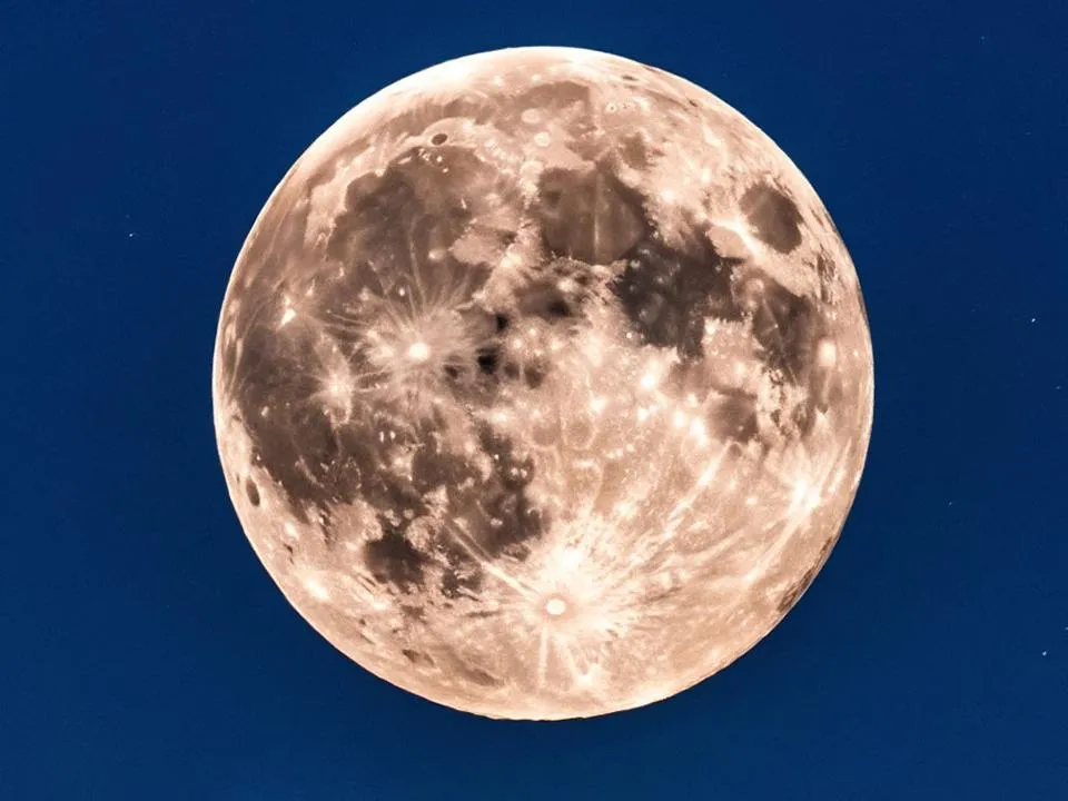 Нельзя конфликтовать и перенапрягаться: как Суперлуние 5 ноября повлияет на жизнь людей