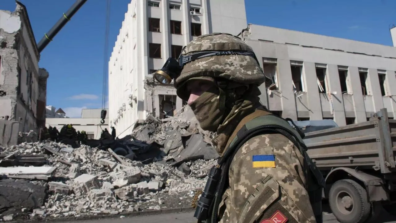 В Сеть выложили видео, как боевики ВСУ мародерствуют на захваченных территориях Курской области