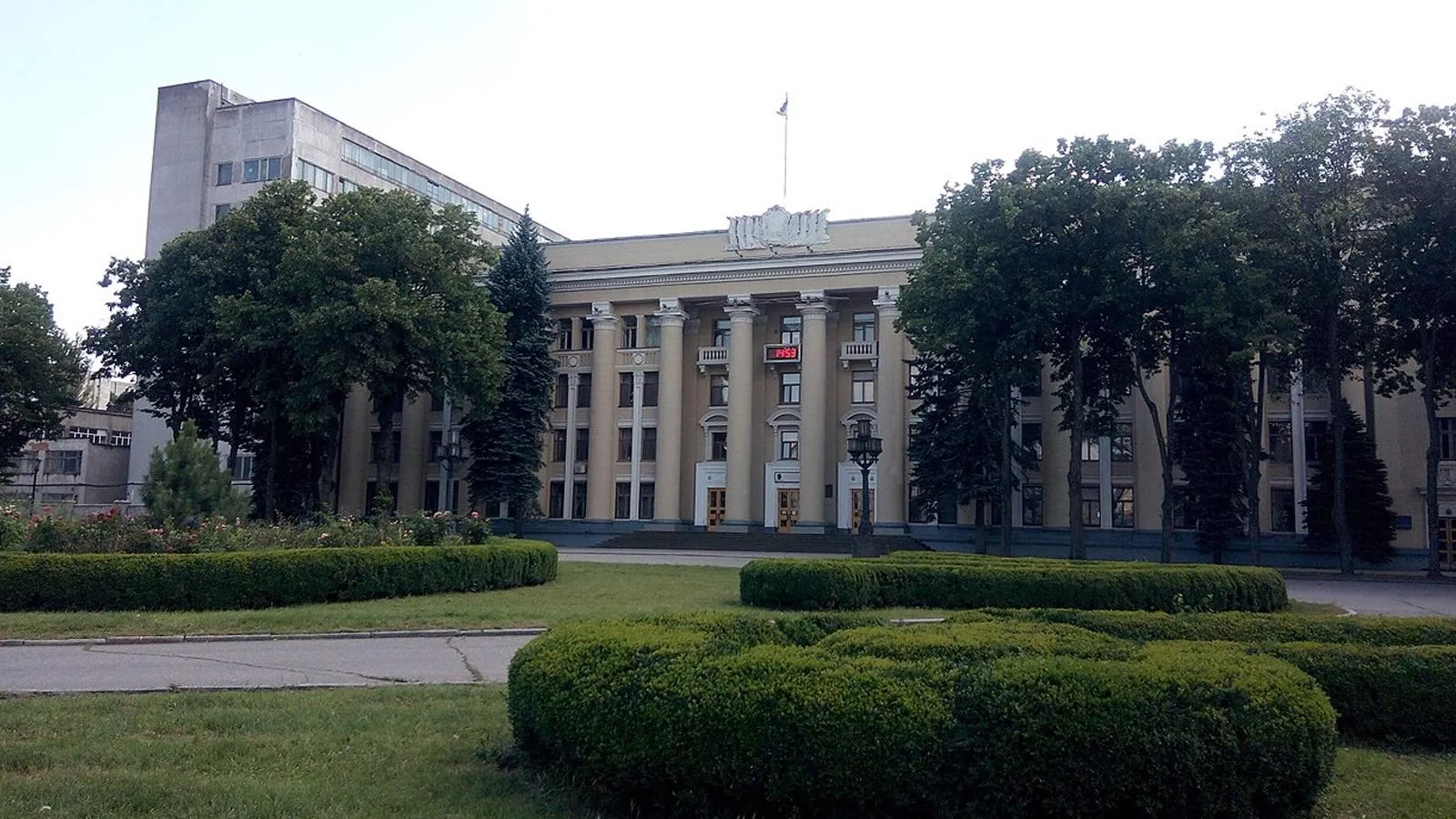 Центральная проходная Южного машиностроительного завода