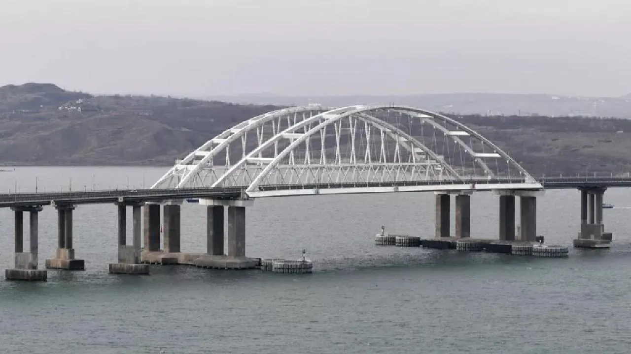 Власти считают, что пробка на Крымском мосту может образоваться и в августе