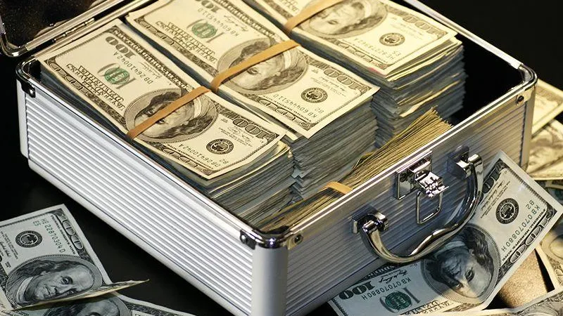 Стало известно, почему на самом деле США отправляют Украине миллиарды долларов