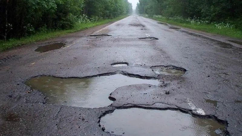 Автолюбители готовы судиться с дорожниками из-за разбитых дорог в Пушкинском районе