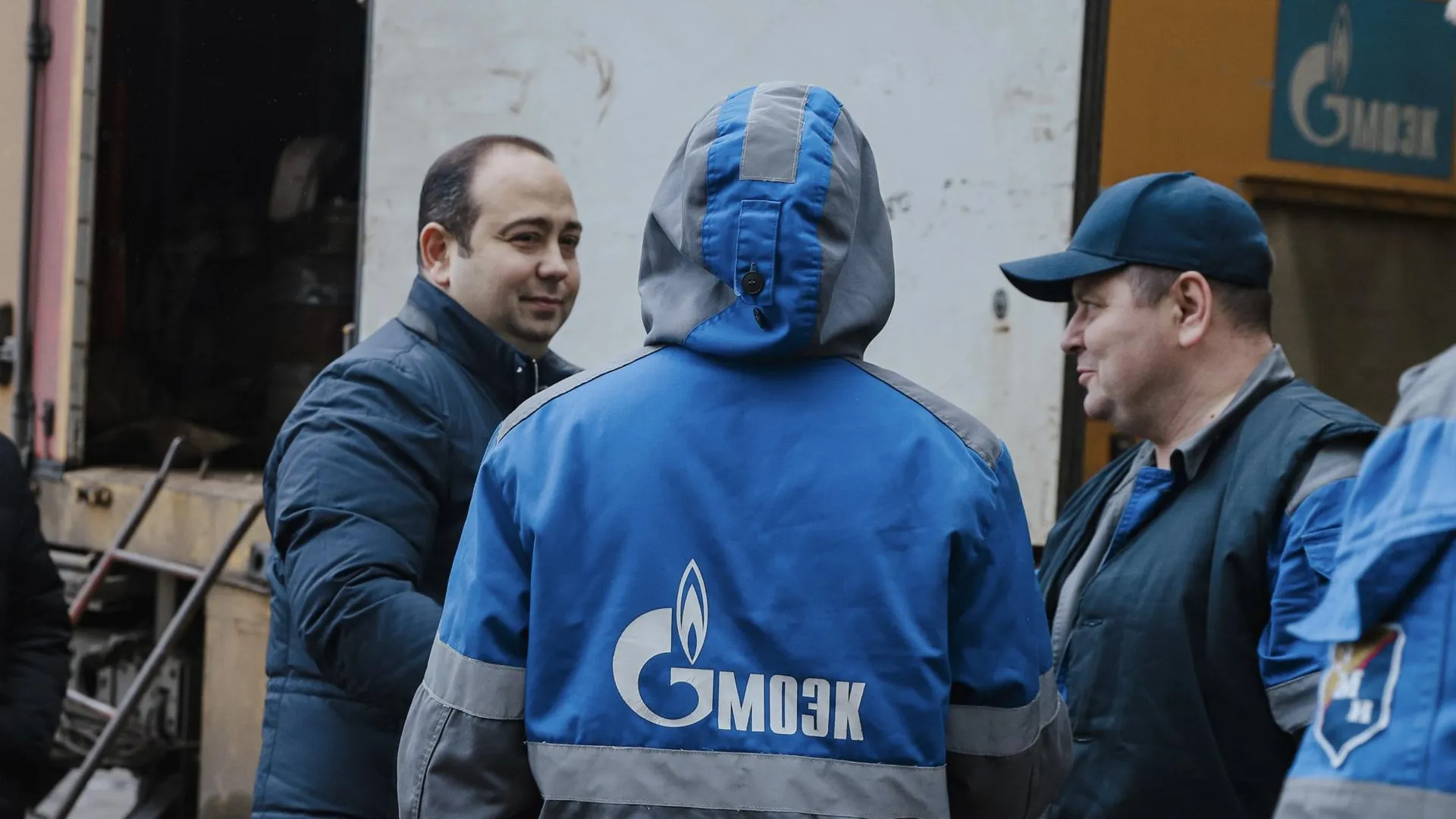 Глава Химок Дмитрий Волошин проверил работы на месте повреждения теплосетей
