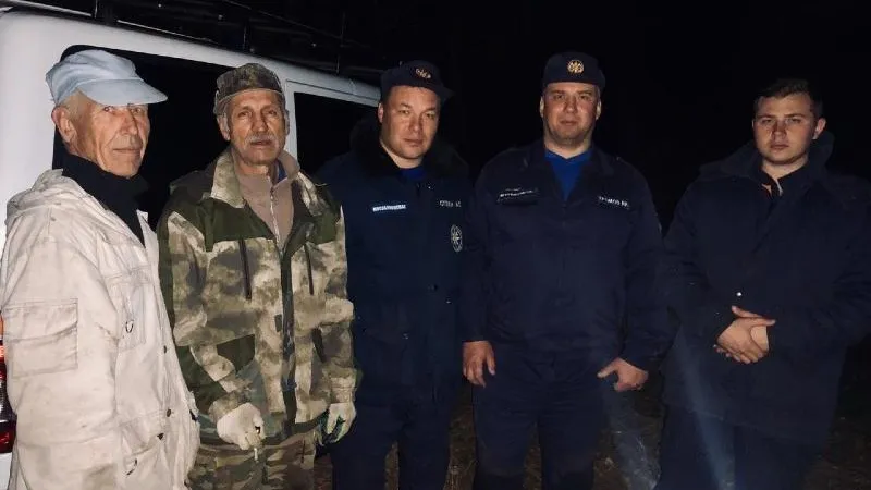 В Шатуре спасатели вывели из леса троих заблудившихся за день