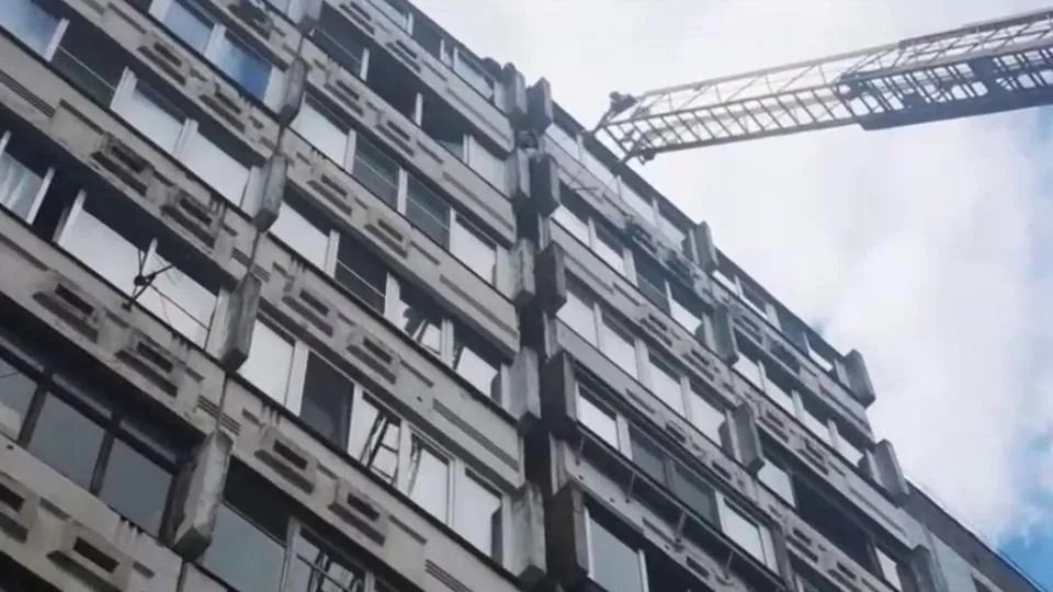 В Кирове школьница выжила после падения с десятого этажа